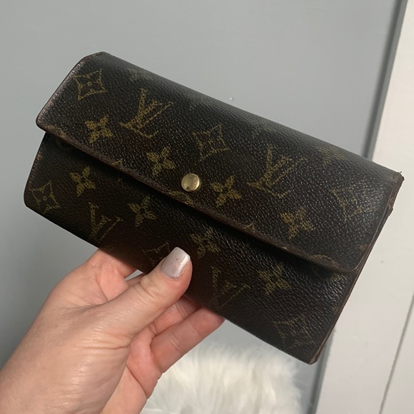Louis Vuitton Handbags - ❌SOLD❌ 2002 authentic Louis Vuitton Sarah wallet